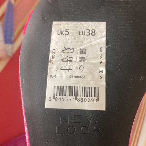 New Look women’s Pink Velvet Lace Up Flat Sandals NWT on the sole of the shoe - Picture 10 of 10